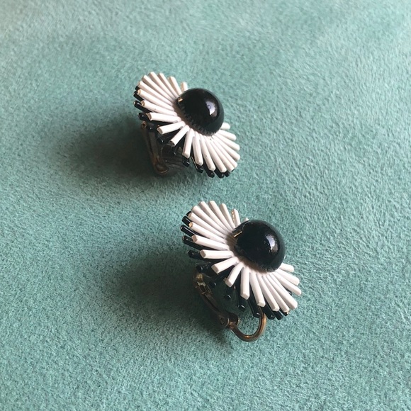 Vintage MARVELLA earrings - Picture 3 of 8